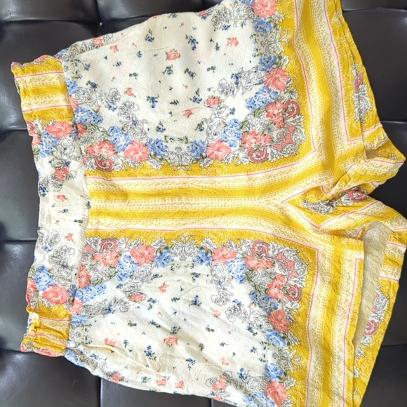 Flowy high waisted floral shorts - Picture 1 of 3